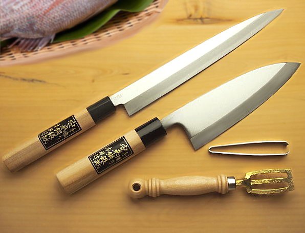 日本刀、德巴和生鱼片